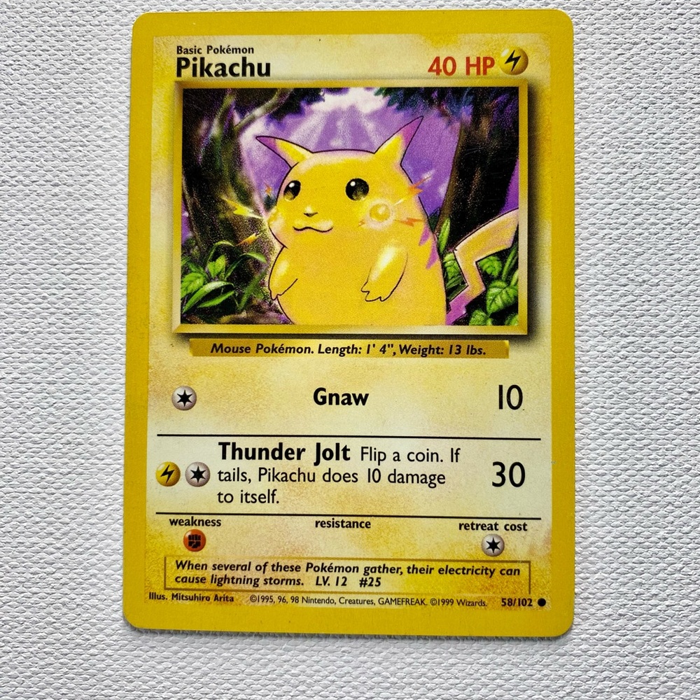 Basic Pokémon Pikachu Card